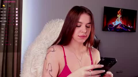 Julia online show from February 25, 2025, 7:09 am