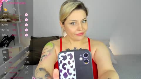 Snapshot of jully_rox chatting on February 27, 2025, 11:20 am Jully online show from February 27, 2025, 11:20 am