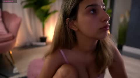 Snapshot of jullyfox chatting on June 15, 2026, 1:02 pm Foxy online show from June 15, 2026, 1:02 pm