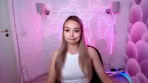 Snapshot of jullymood chatting on August 5, 2026, 2:03 am DoubleCherry online show from August 5, 2026, 2:03 am