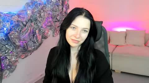 Juls online show from September 26, 2025, 4:11 pm
