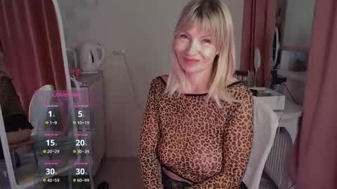 Snapshot of julvilnet chatting on December 4, 2024, 8:23 am Julia online show from December 4, 2024, 8:23 am
