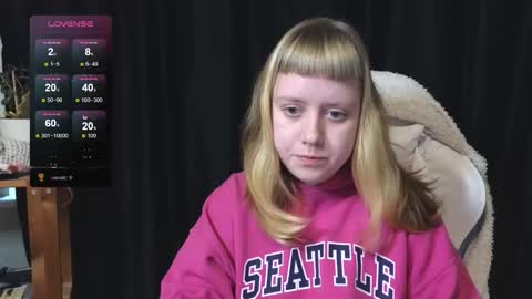 Snapshot of june_shy0 chatting on November 22, 2025, 8:24 am June online show from November 22, 2025, 8:24 am