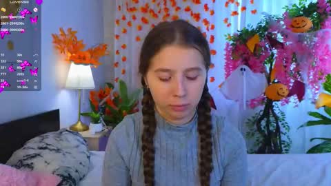 Snapshot of junebarton chatting on October 20, 2025, 9:43 am Kate online show from October 20, 2025, 9:43 am
