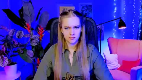 junewoods online show from March 3, 2026, 7:03 am