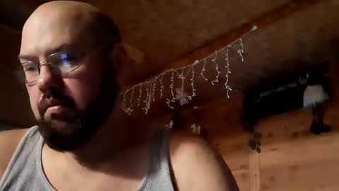 just_hangin_around online show from September 29, 2025, 1:38 pm