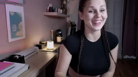 Snapshot of just_honey4u chatting on September 19, 2025, 8:42 pm just_honey4u online show from September 19, 2025, 8:42 pm