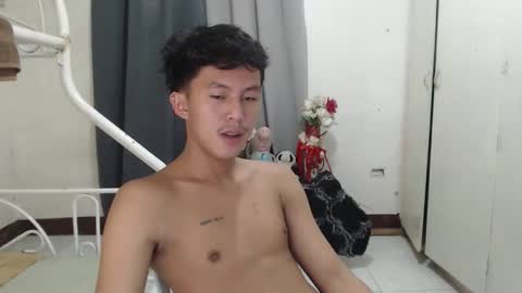 Snapshot of justcallme_james chatting on May 2, 2026, 7:02 am James online show from May 2, 2026, 7:02 am