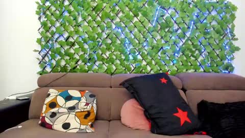 Chloe online show from April 19, 2026, 4:06 pm