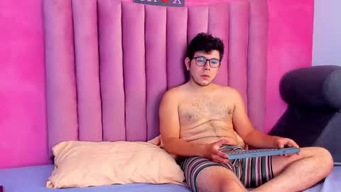 JUSTIN Y JAZMIN online show from December 22, 2025, 7:33 pm