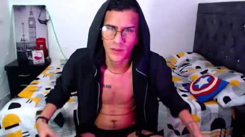 Snapshot of justin_melendez chatting on October 3, 2025, 11:35 pm JUSTIN online show from October 3, 2025, 11:35 pm