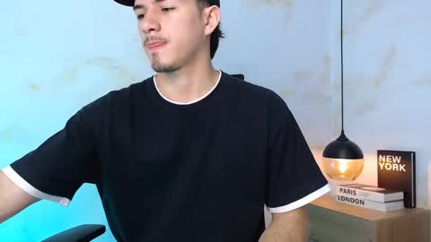 Justin online show from December 5, 2025, 8:05 pm