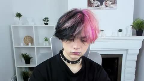 JUSTIN online show from September 24, 2025, 8:23 pm