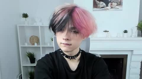 JUSTIN online show from September 28, 2025, 8:36 pm