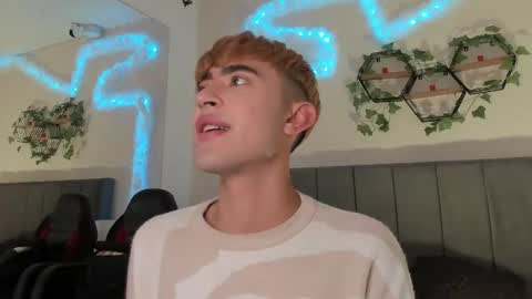 Snapshot of justinbe_ chatting on September 15, 2025, 11:21 am Justin online show from September 15, 2025, 11:21 am