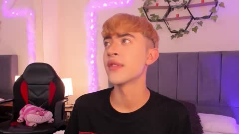 Snapshot of justinbe_ chatting on September 25, 2025, 11:25 am Justin online show from September 25, 2025, 11:25 am