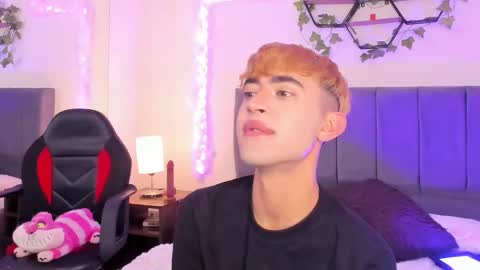 Snapshot of justinbe_ chatting on September 26, 2025, 11:25 am Justin online show from September 26, 2025, 11:25 am