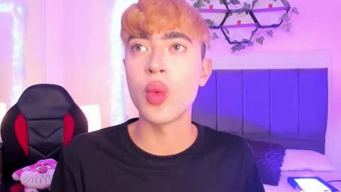 Snapshot of justinbe_ chatting on October 2, 2025, 11:28 am Justin online show from October 2, 2025, 11:28 am