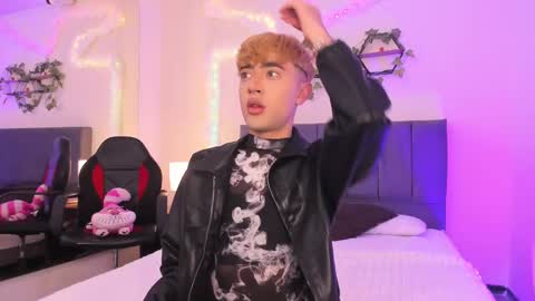 Snapshot of justinbe_ chatting on October 6, 2025, 11:18 am Justin online show from October 6, 2025, 11:18 am