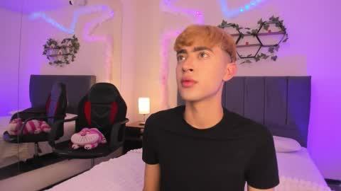 Snapshot of justinbe_ chatting on October 8, 2025, 11:19 am Justin online show from October 8, 2025, 11:19 am