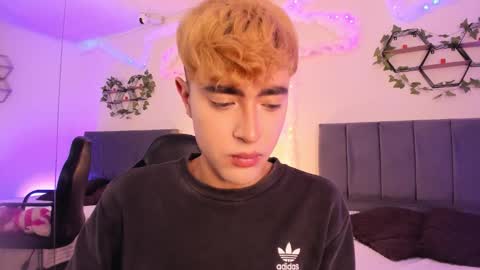 Snapshot of justinbe_ chatting on October 13, 2025, 11:54 am Justin online show from October 13, 2025, 11:54 am