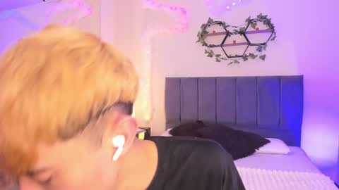 Snapshot of justinbe_ chatting on October 20, 2025, 11:21 am Justin online show from October 20, 2025, 11:21 am