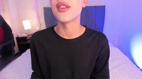 Snapshot of justinbe_ chatting on October 24, 2025, 11:17 am Justin online show from October 24, 2025, 11:17 am