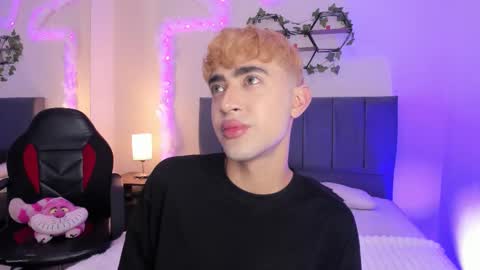 Snapshot of justinbe_ chatting on October 28, 2025, 11:36 am Justin online show from October 28, 2025, 11:36 am