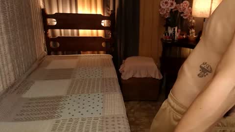 Snapshot of justine_hunk chatting on December 16, 2024, 10:18 am justine_hunk online show from December 16, 2024, 10:18 am