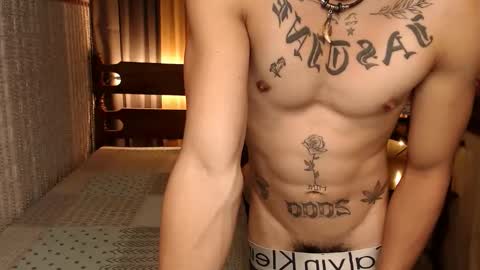 Snapshot of justine_hunk chatting on January 11, 2025, 10:19 am justine_hunk online show from January 11, 2025, 10:19 am