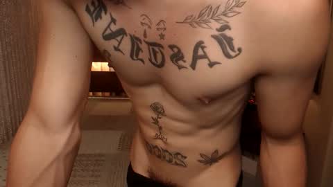 justine_hunk online show from April 30, 2026, 6:03 pm