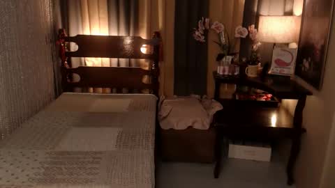 justine_hunk online show from May 5, 2026, 6:43 am