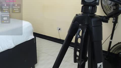 Snapshot of justineperry chatting on October 2, 2025, 3:02 am Justine online show from October 2, 2025, 3:02 am