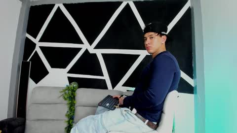 justinfuller_31 online show from November 8, 2025, 12:33 am