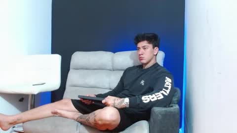 justinfuller_31 online show from March 15, 2026, 10:16 pm