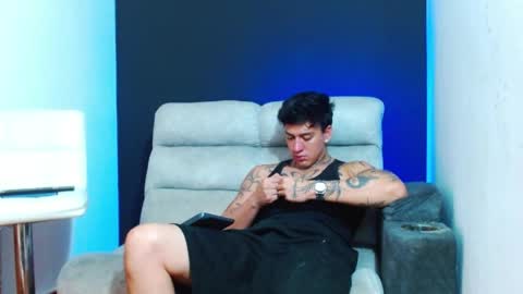 justinfuller_31 online show from May 5, 2026, 7:05 am