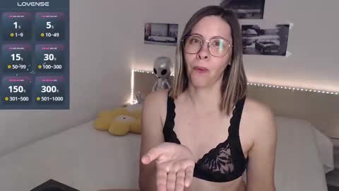 Julie online show from January 1, 2025, 4:50 am