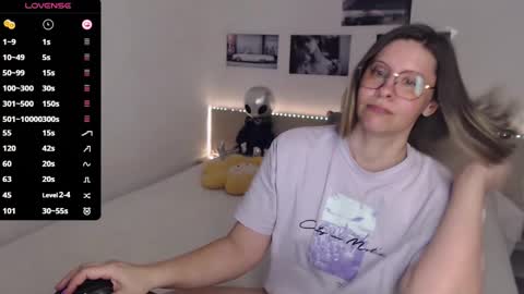 Julie online show from March 8, 2025, 5:17 am