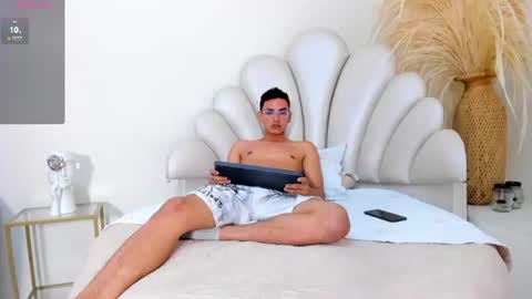 Snapshot of justnova_ chatting on June 21, 2026, 12:08 pm Nova online show from June 21, 2026, 12:08 pm