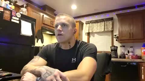 Snapshot of justus0624 chatting on October 17, 2025, 1:42 am justus0624 online show from October 17, 2025, 1:42 am