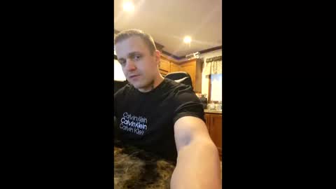Snapshot of justus0624 chatting on April 1, 2026, 12:11 am justus0624 online show from April 1, 2026, 12:11 am