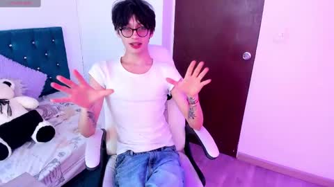 juuli_ross_ online show from March 7, 2025, 5:38 pm