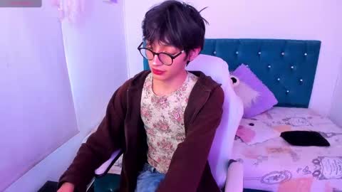 juuli_ross_ online show from March 8, 2025, 6:47 pm