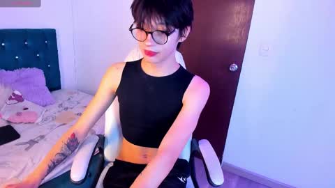 juuli_ross_ online show from March 10, 2025, 5:29 pm