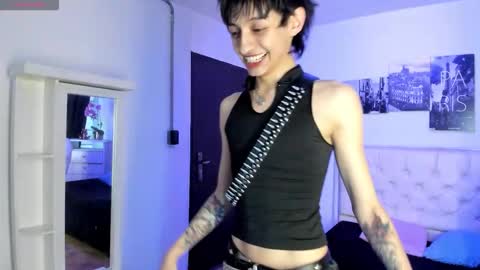 juuli_ross_ online show from February 9, 2026, 8:46 pm