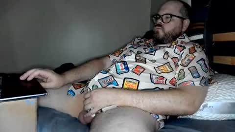 MidsizeBiGuy online show from July 17, 2026, 8:10 am