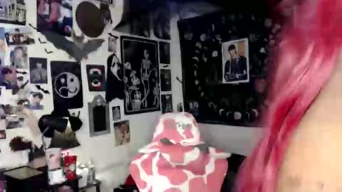Aki Kim online show from June 9, 2026, 2:34 am