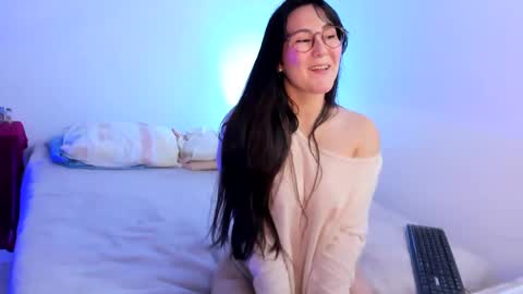 ChloeIndependient model online show from December 6, 2024, 2:24 am
