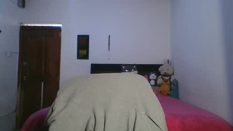 KAHELIINDEPENDENT MODEL online show from November 29, 2025, 7:17 pm