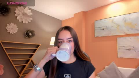 Snapshot of kaiaferreira chatting on January 27, 2025, 12:05 pm Kaia Ferreira online show from January 27, 2025, 12:05 pm